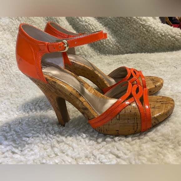 Sofft Patent Leather / Cork Platform Sandals Sz 7 - Picture 2 of 6